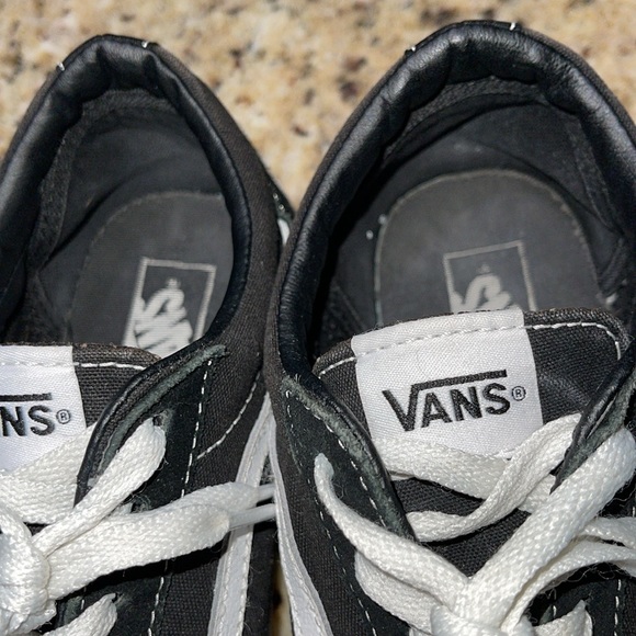 Vans - Picture 2 of 10